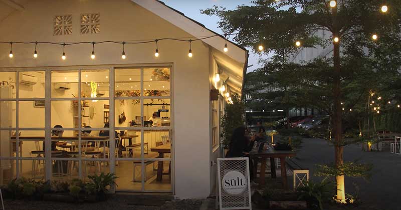Sult Cafe, Konsep Cafe Unik dari Memanfaatkan Lahan Bengkel